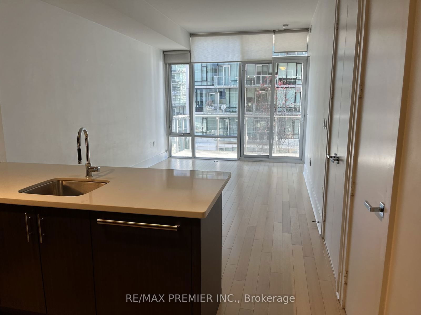 29 Queens Quay E, unit 421 for rent