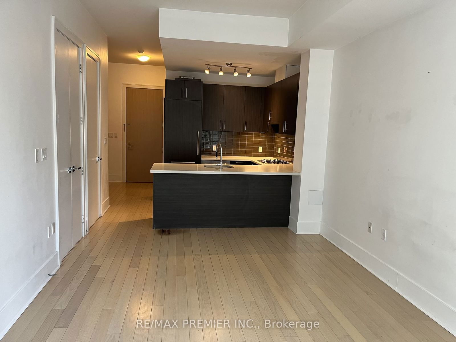 29 Queens Quay E, unit 421 for rent