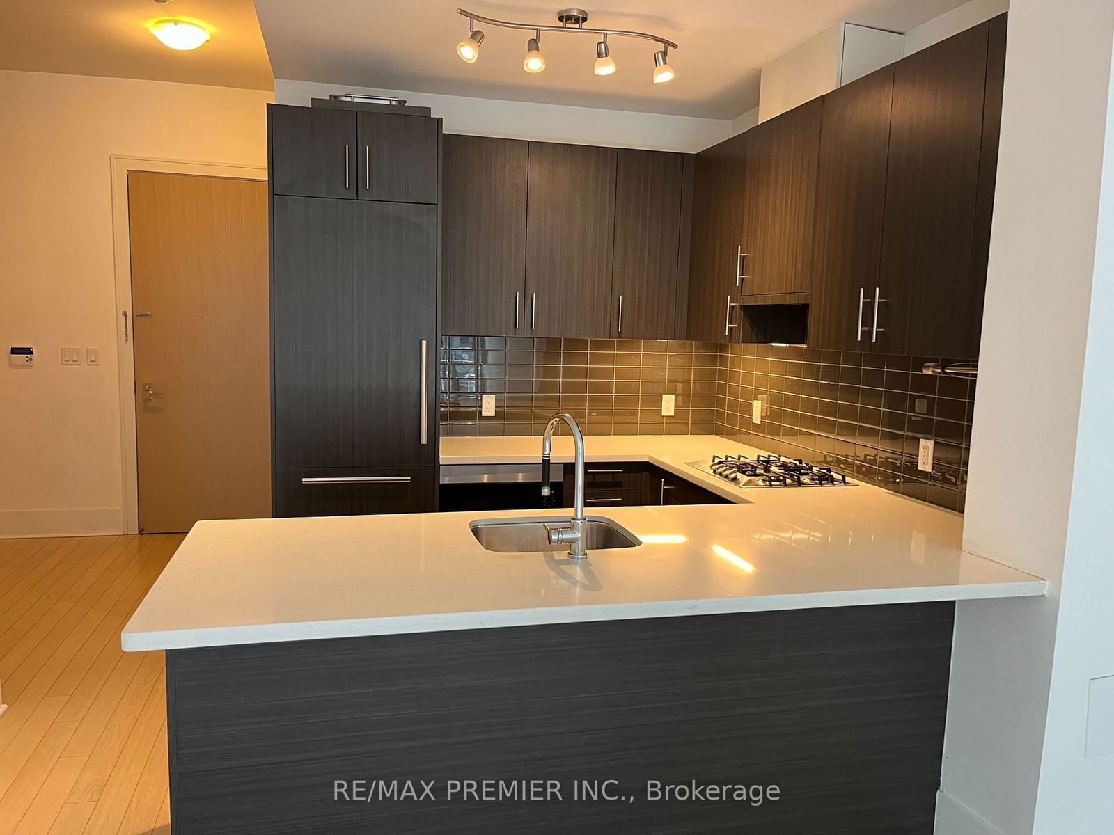 29 Queens Quay E, unit 421 for rent