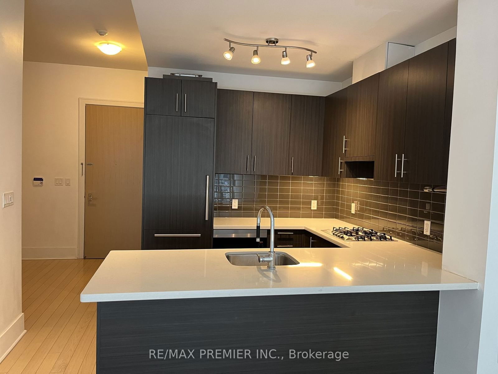 29 Queens Quay E, unit 421 for rent