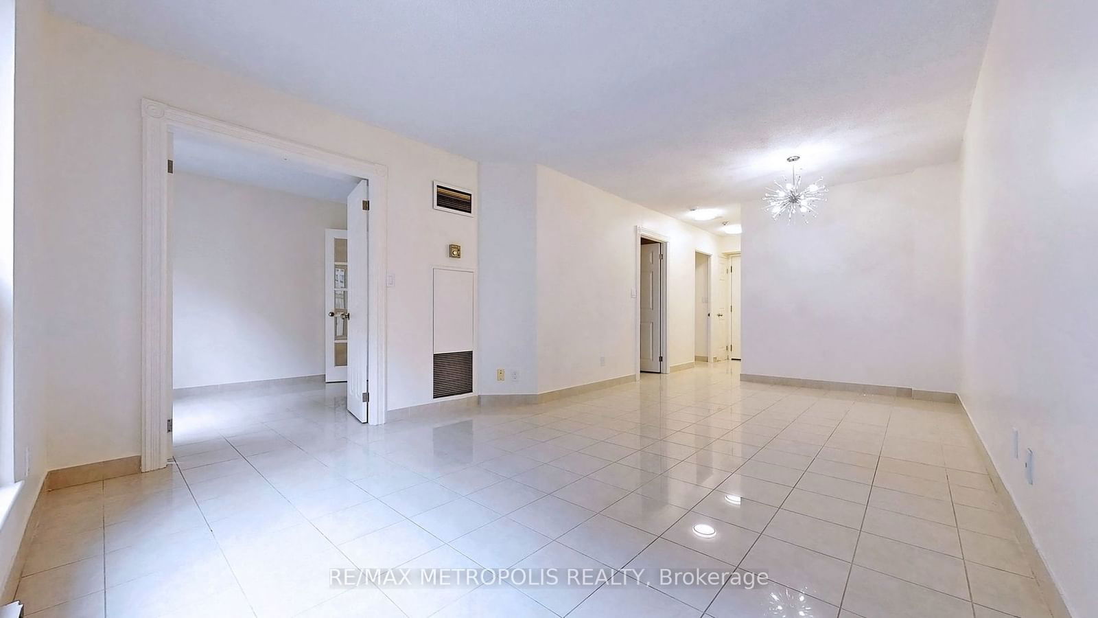 7 Carlton St, unit 407 for rent