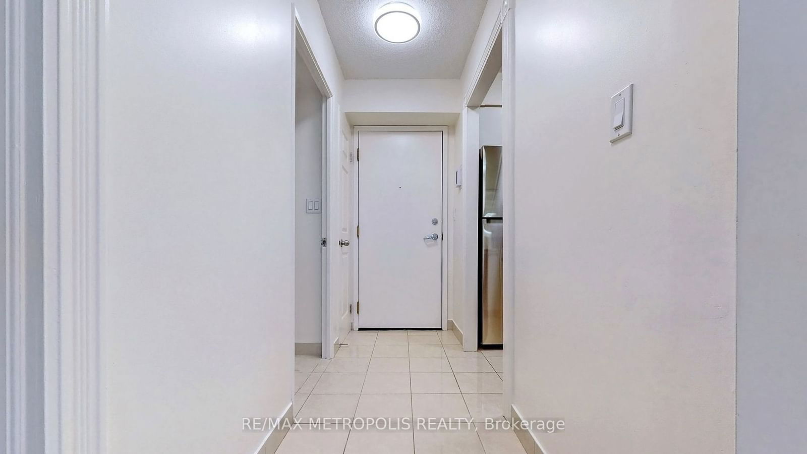 7 Carlton St, unit 407 for rent