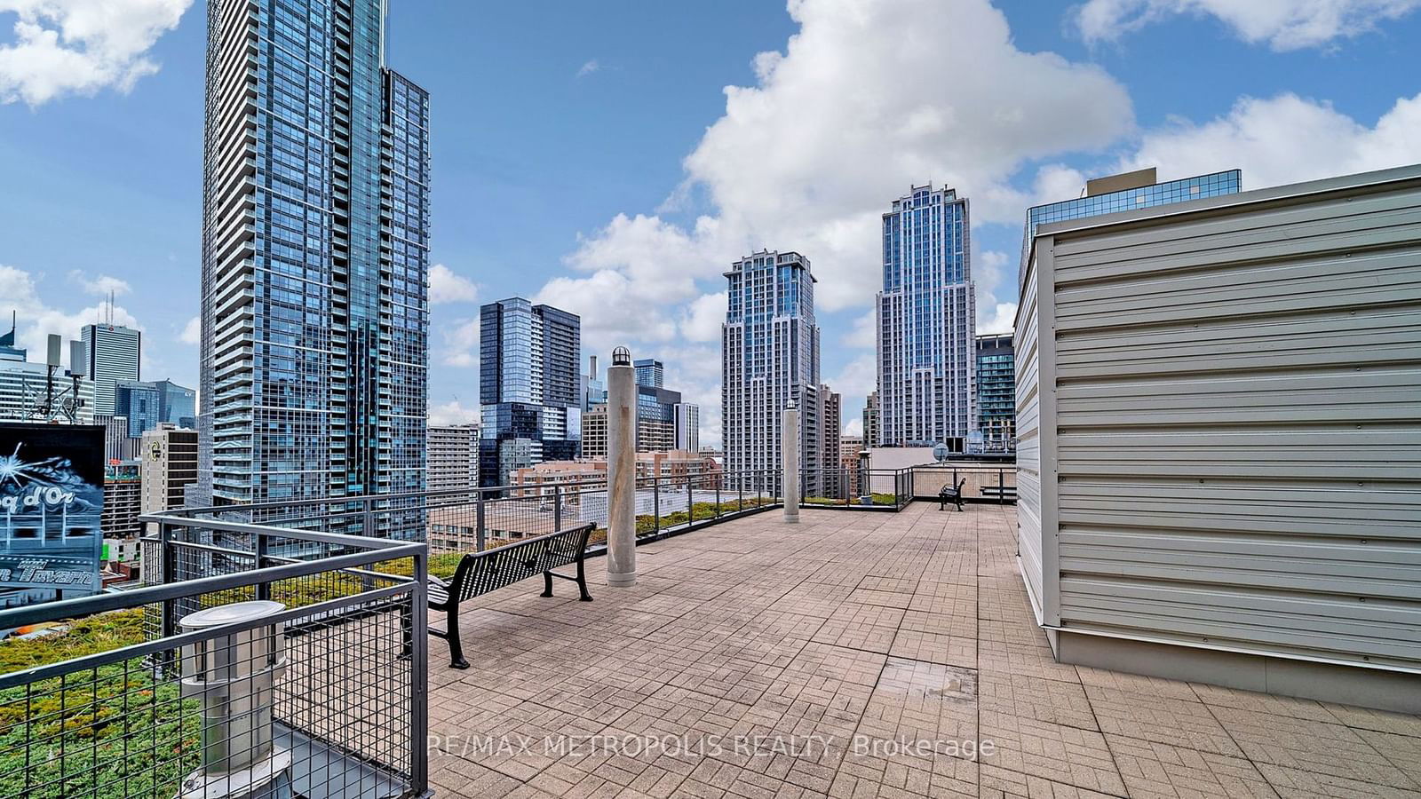 7 Carlton St, unit 407 for rent