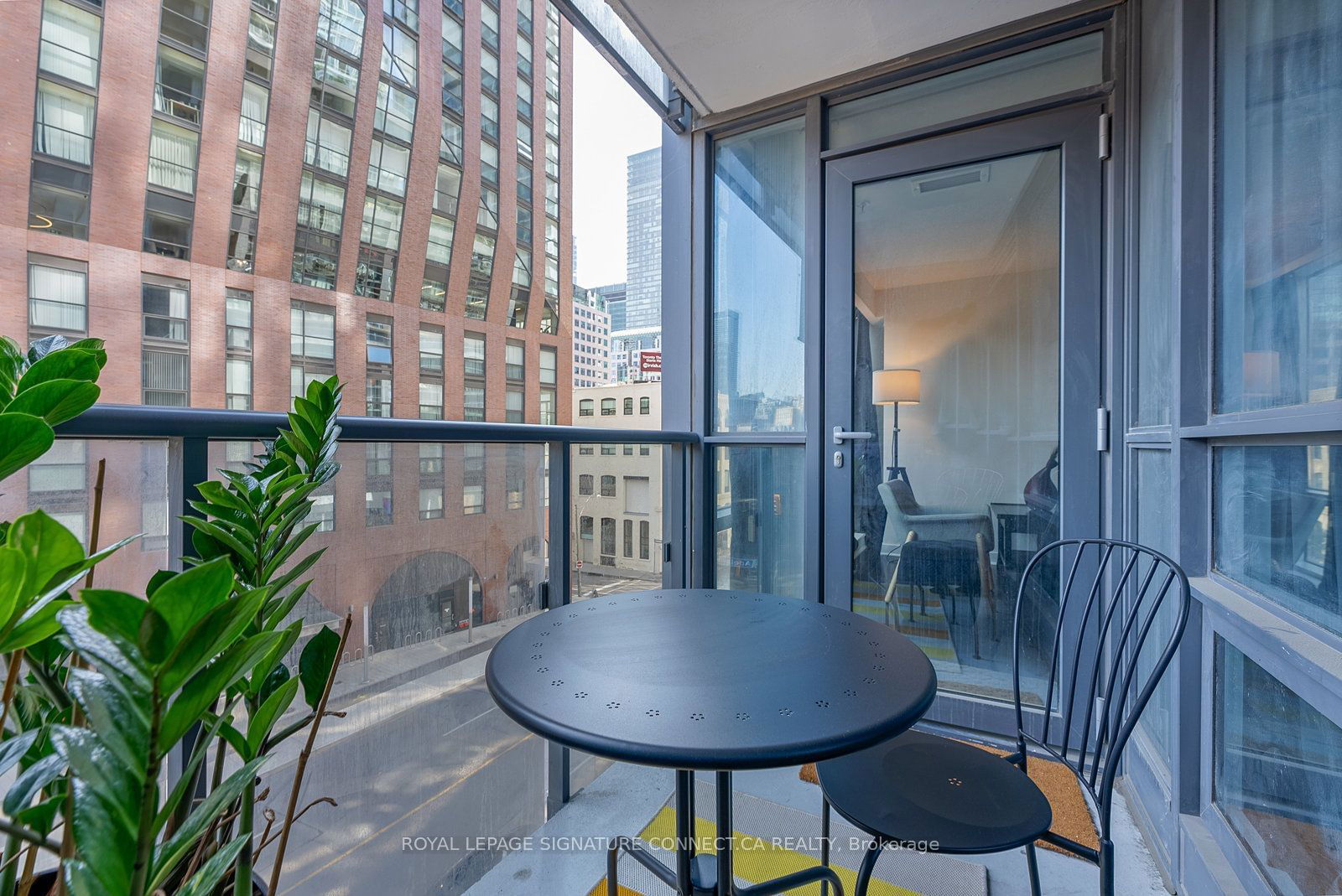 295 Adelaide St W, unit 407 for rent