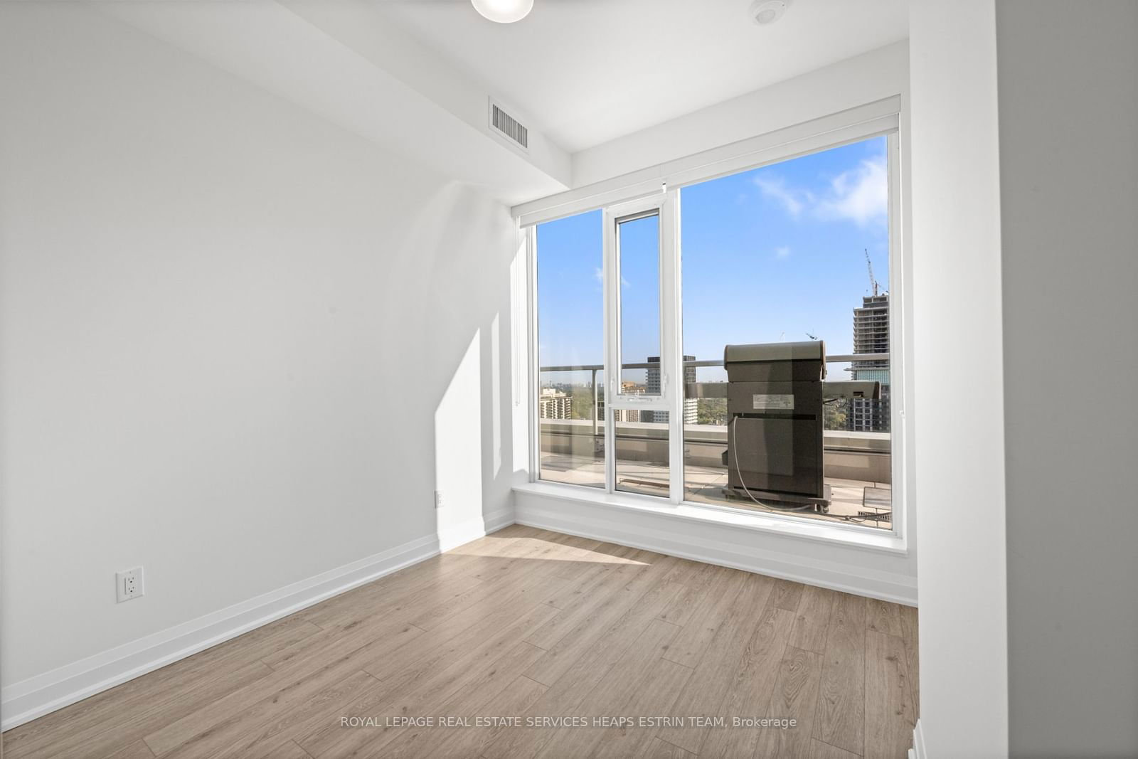 25 Montgomery Ave, unit PH01 for rent