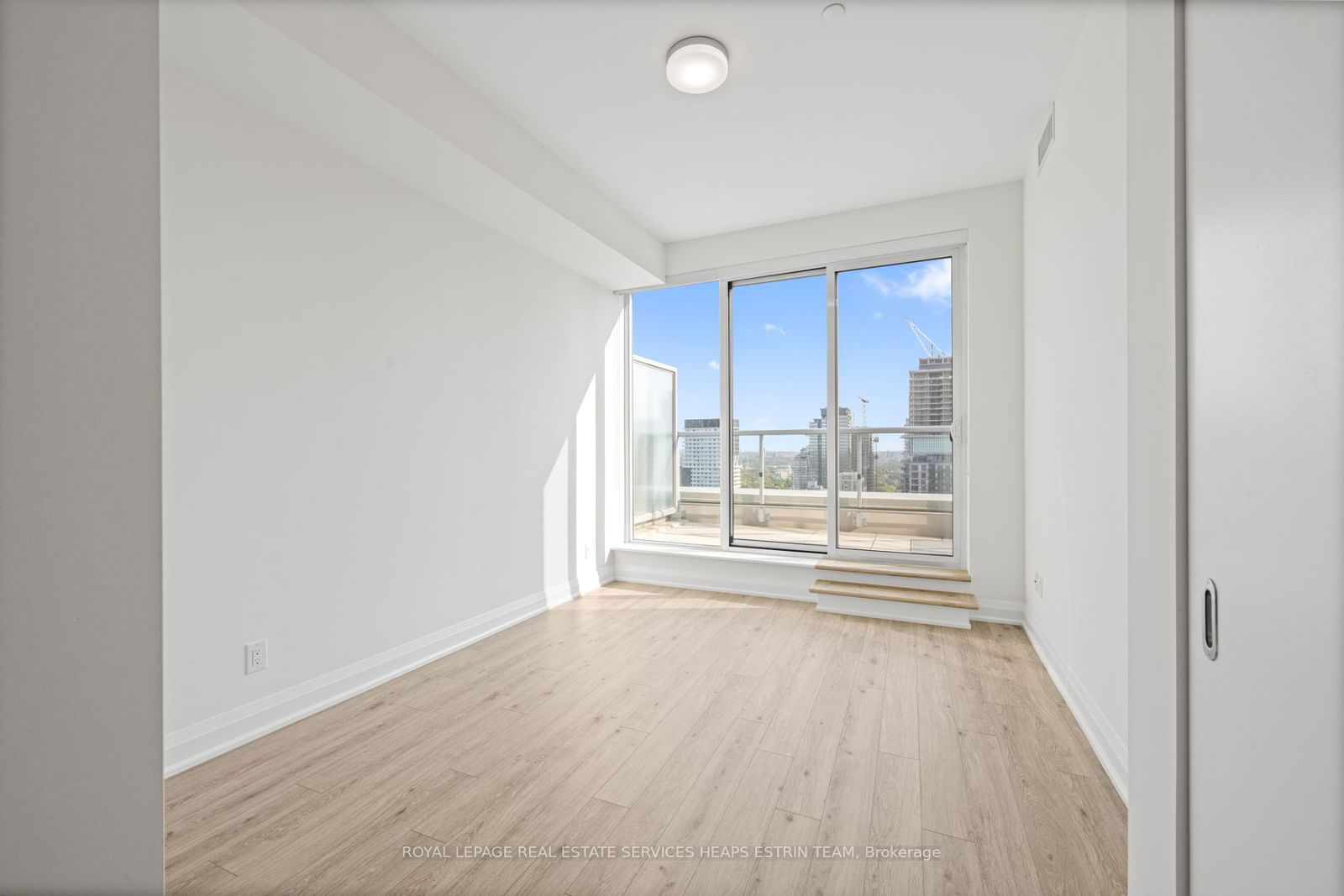 25 Montgomery Ave, unit PH01 for rent