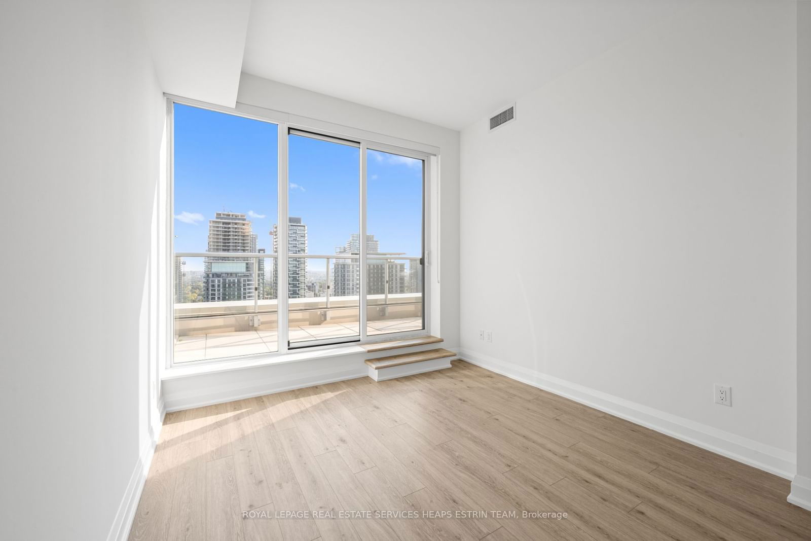 25 Montgomery Ave, unit PH01 for rent