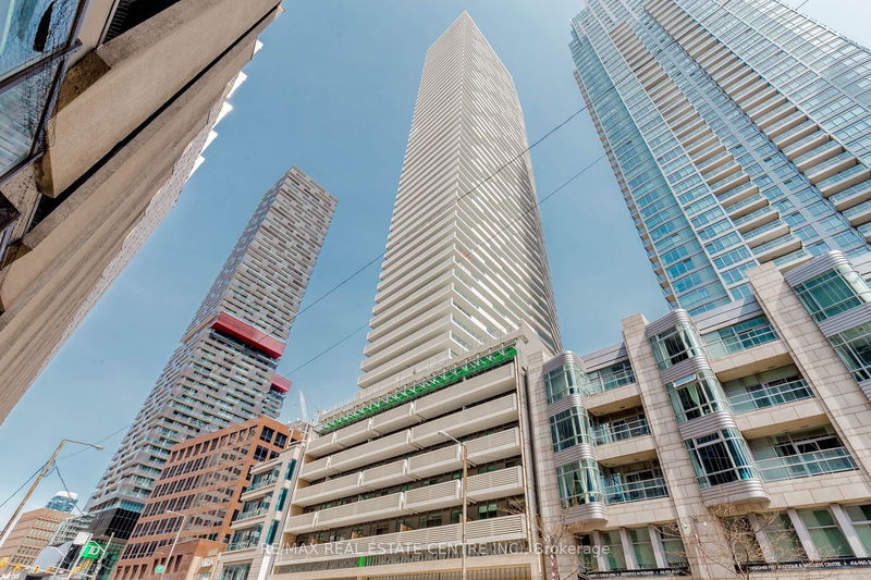 2221 Yonge St, unit 3506 for rent