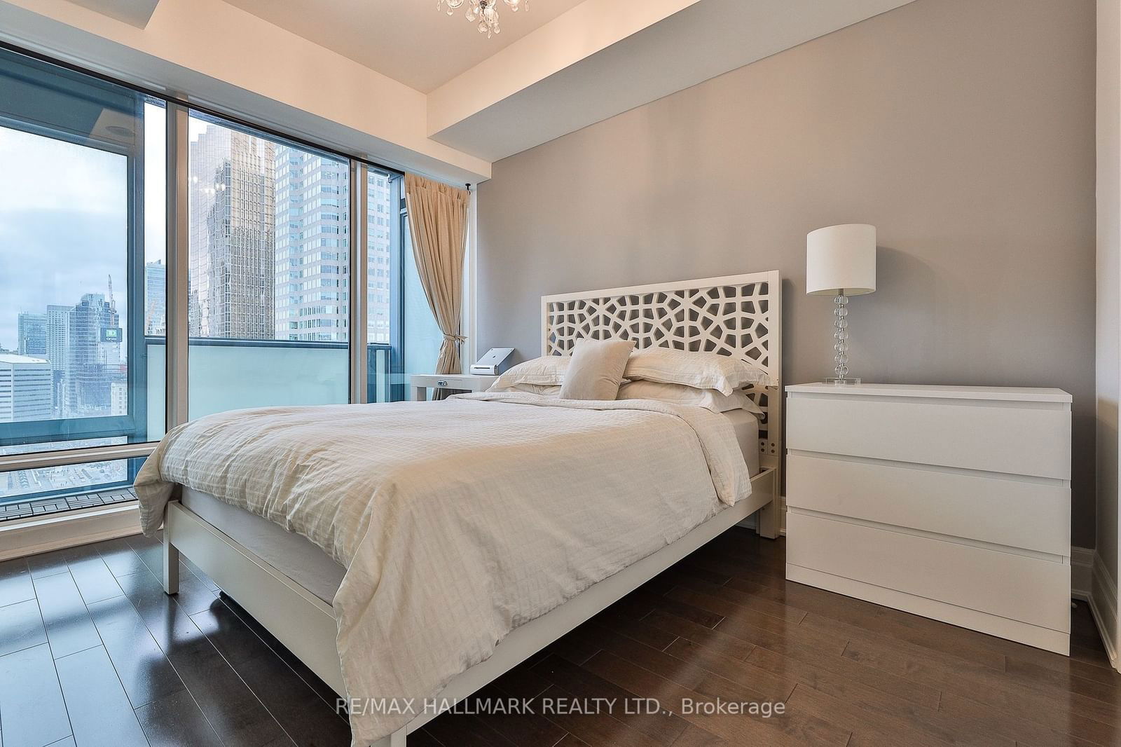 8 The Esplanade, unit 2504 for rent