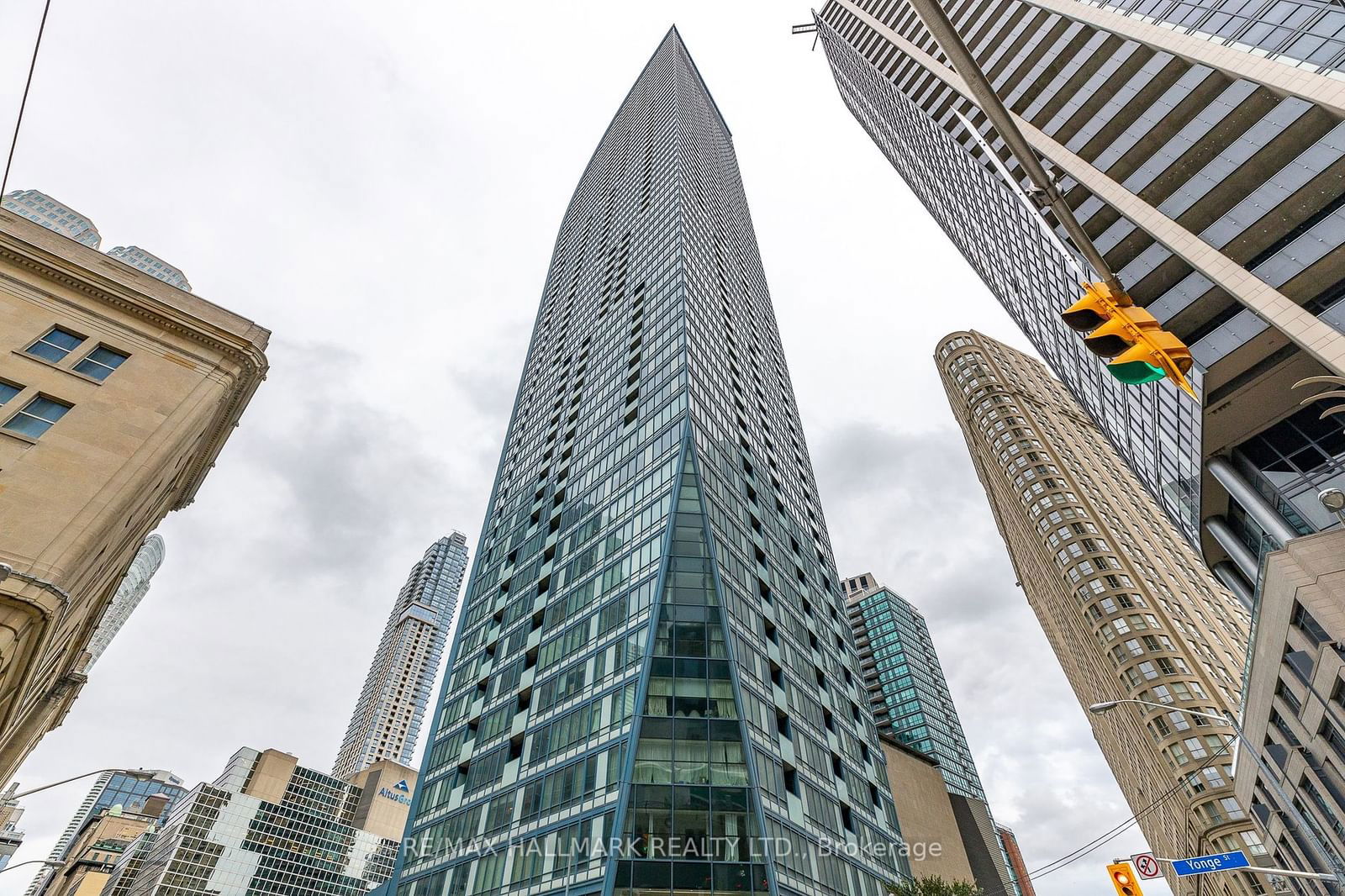 8 The Esplanade, unit 2504 for rent