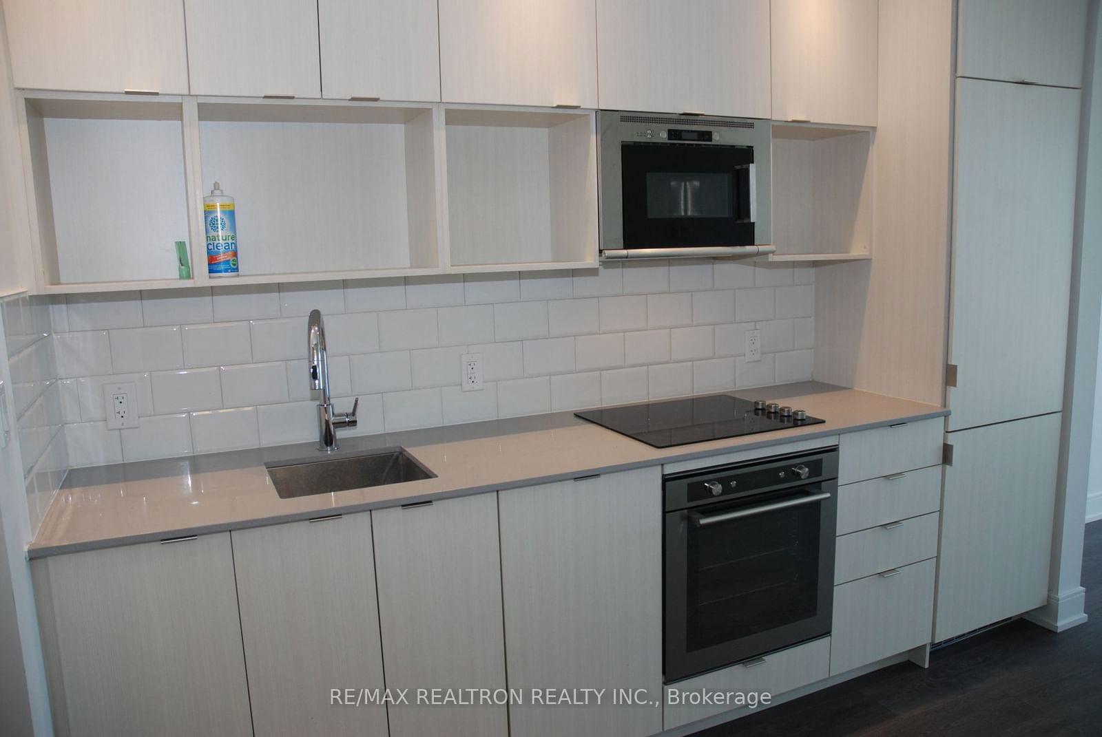 89 Mcgill St, unit 2810 for rent