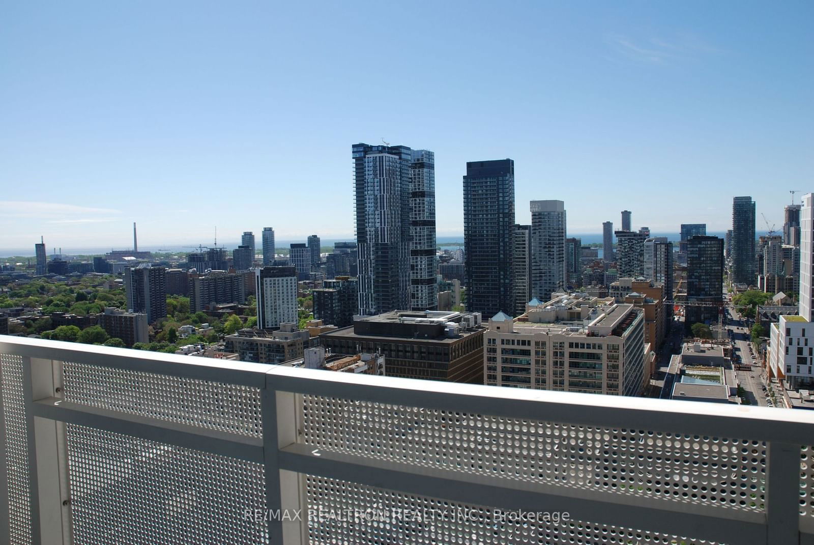 89 Mcgill St, unit 2810 for rent