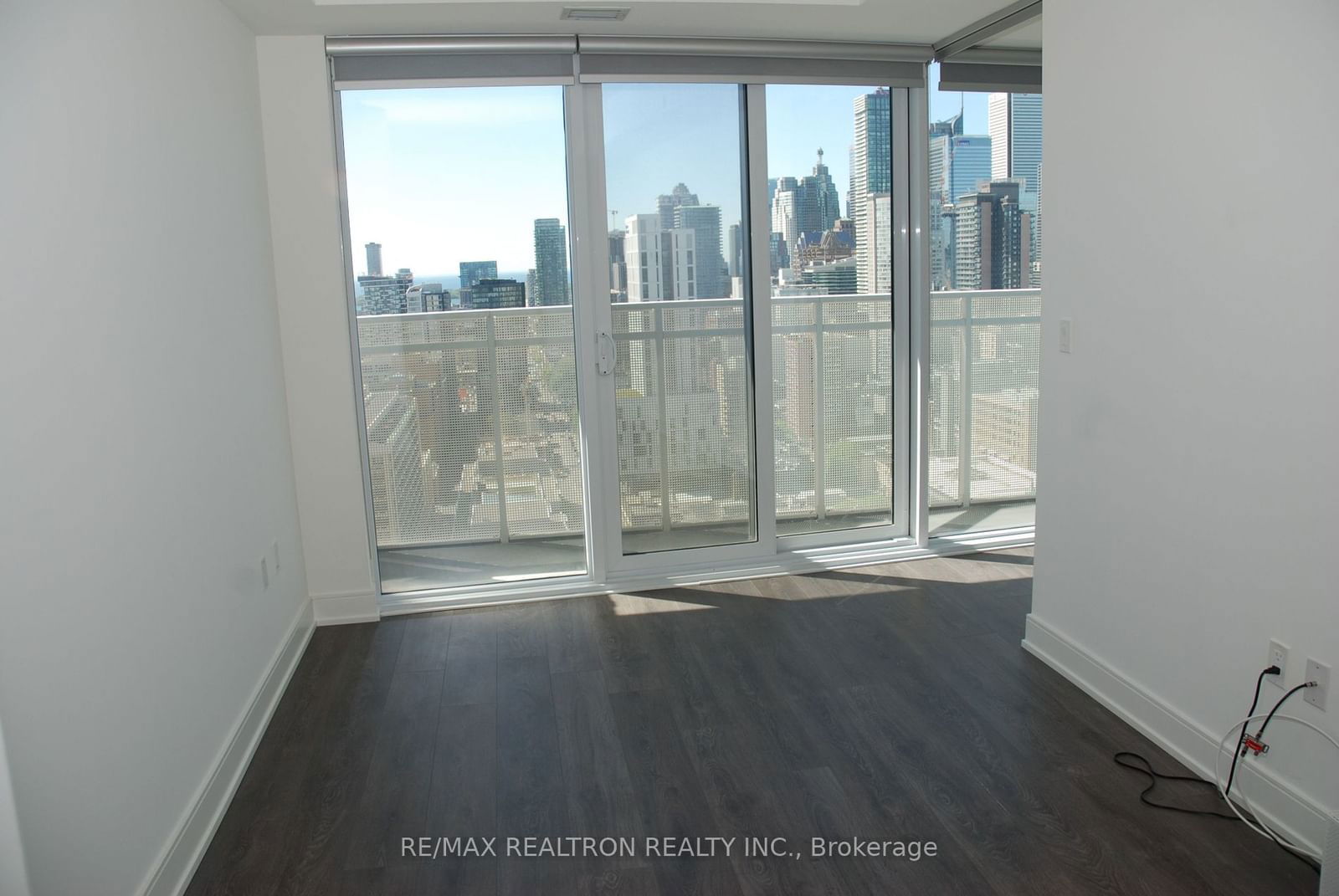 89 Mcgill St, unit 2810 for rent