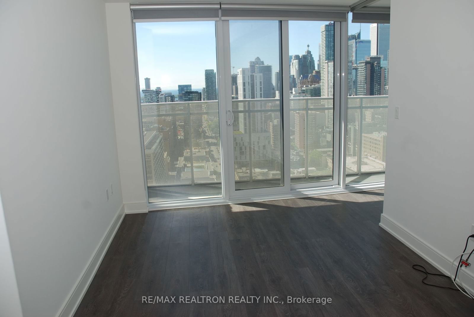 89 Mcgill St, unit 2810 for rent