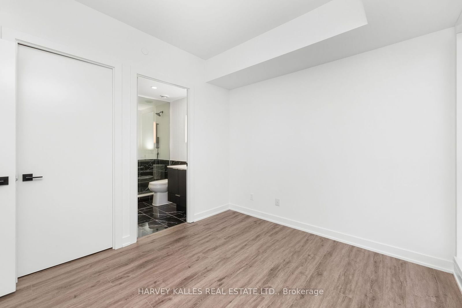 327 King St W, unit 4205 for rent