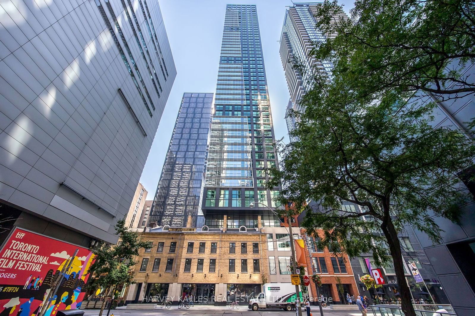 327 King St W, unit 4205 for rent