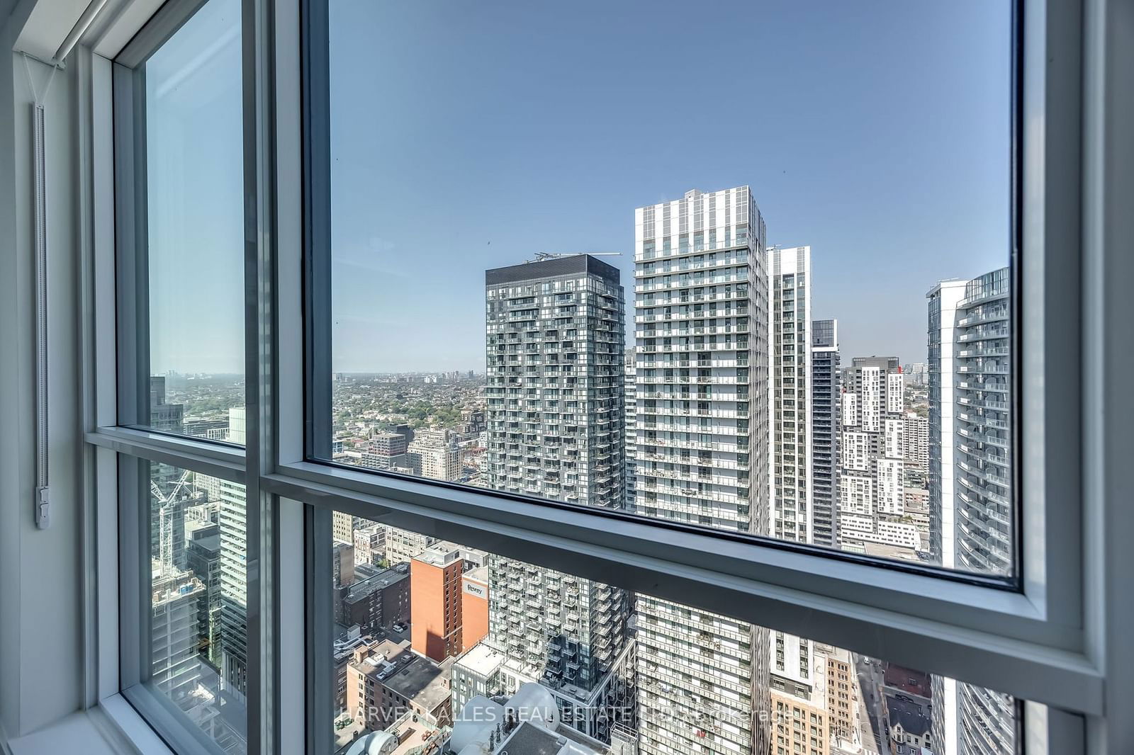 327 King St W, unit 4205 for rent