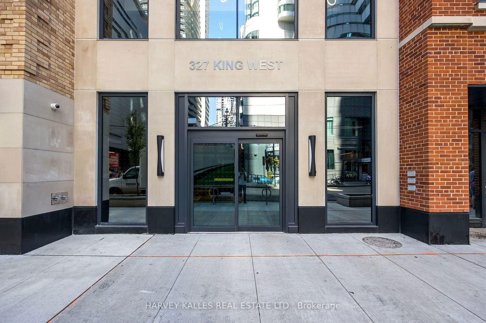 327 King St W, unit 4205 for rent