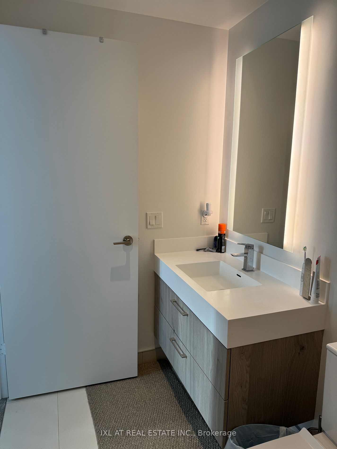 1 Yorkville Ave, unit 3808 for sale