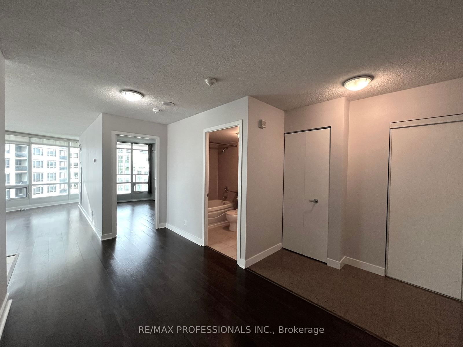 373 Front St W, unit 1610 for rent