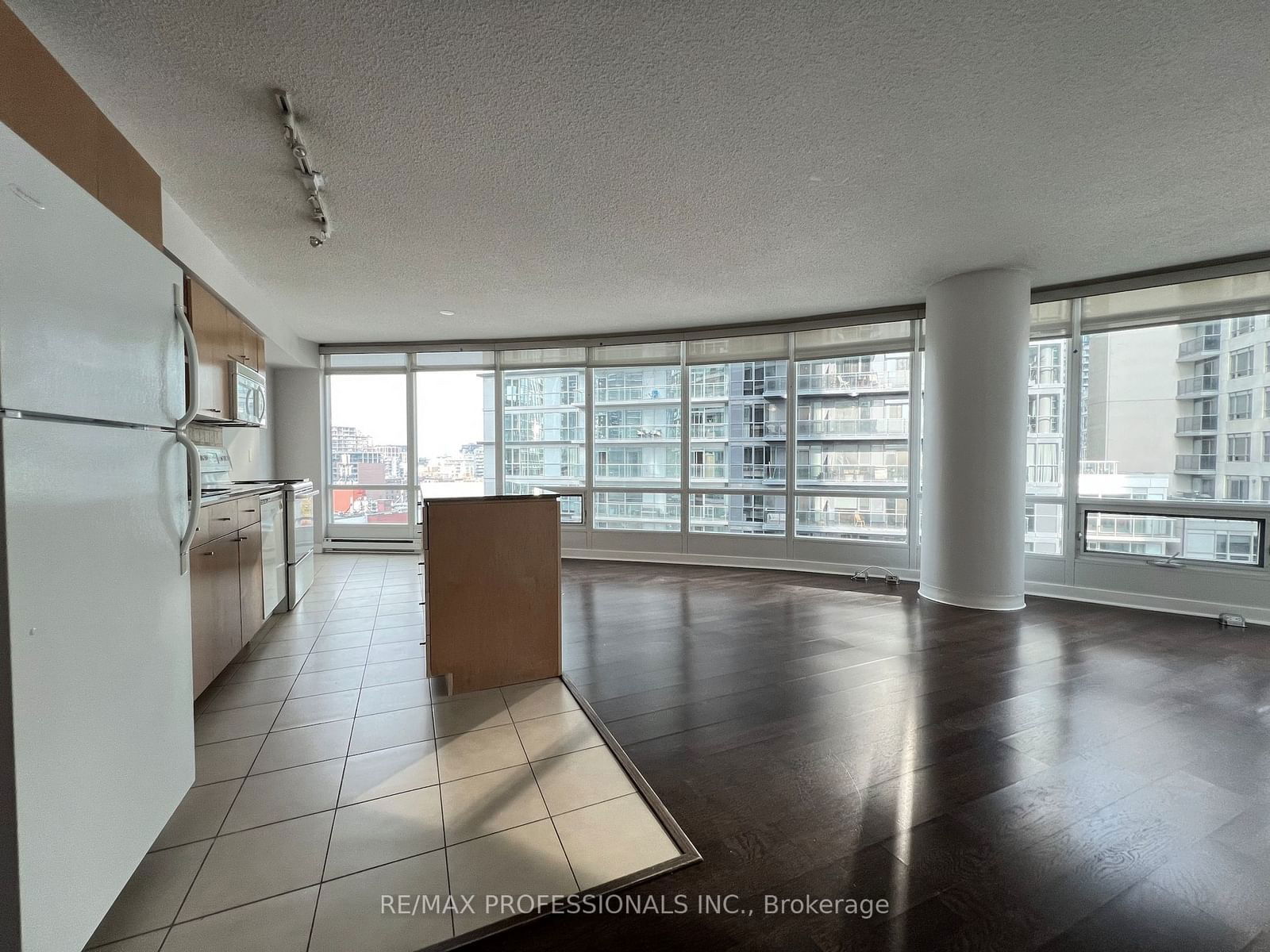 373 Front St W, unit 1610 for rent