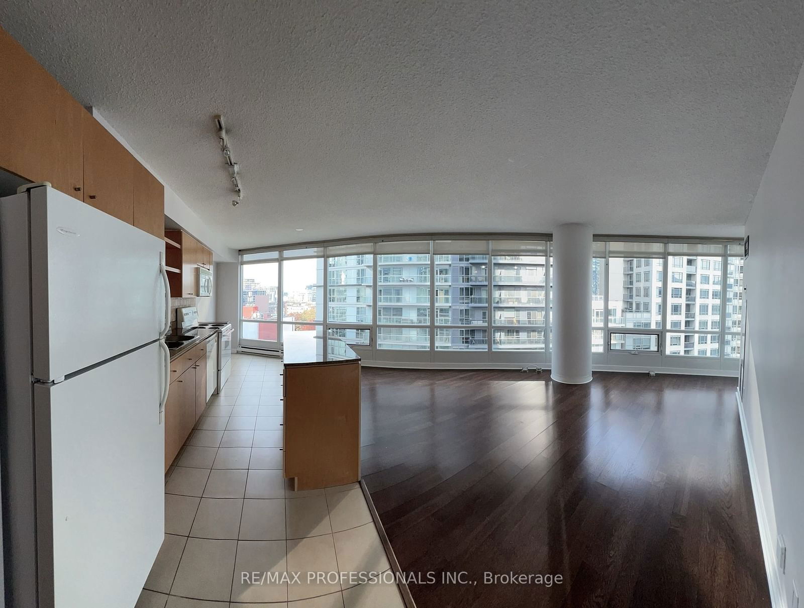 373 Front St W, unit 1610 for rent