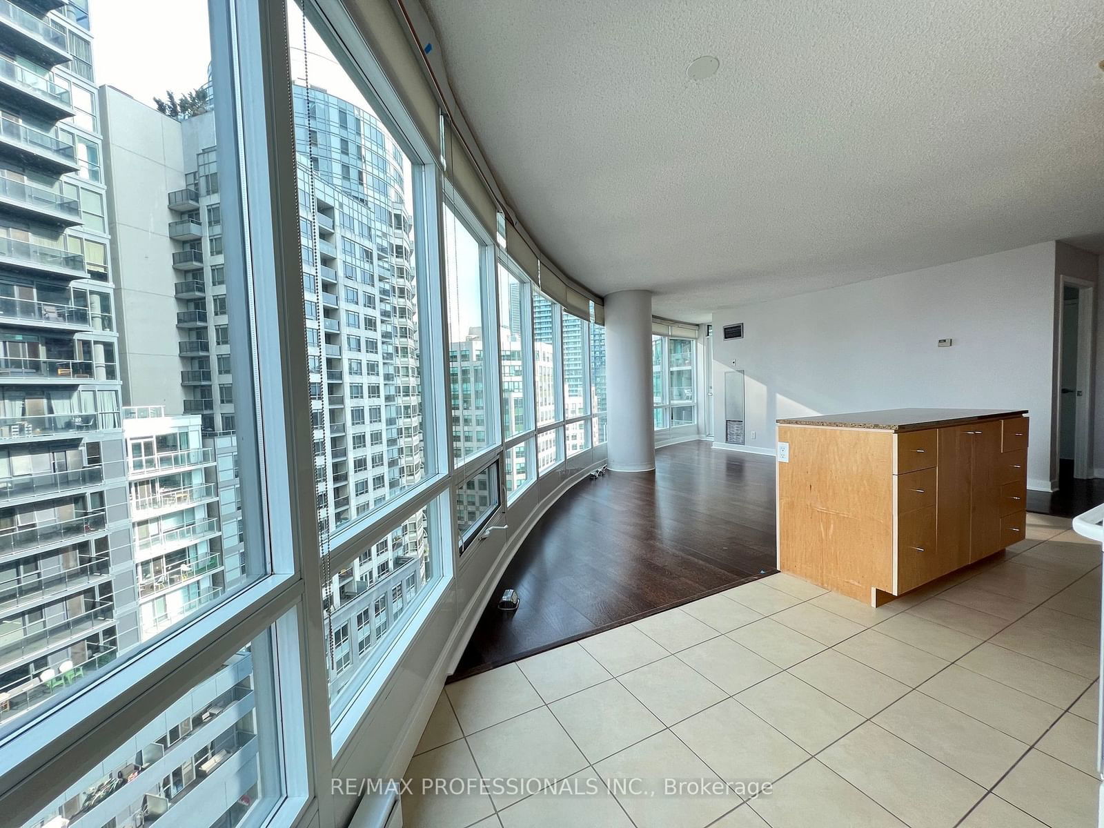 373 Front St W, unit 1610 for rent