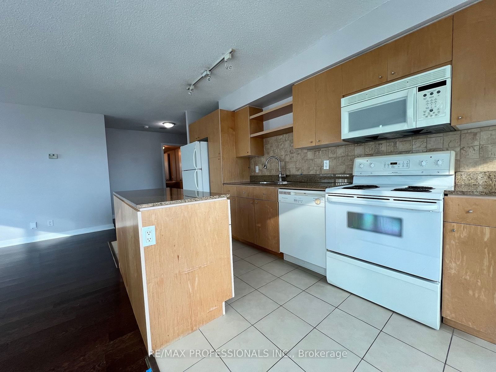 373 Front St W, unit 1610 for rent