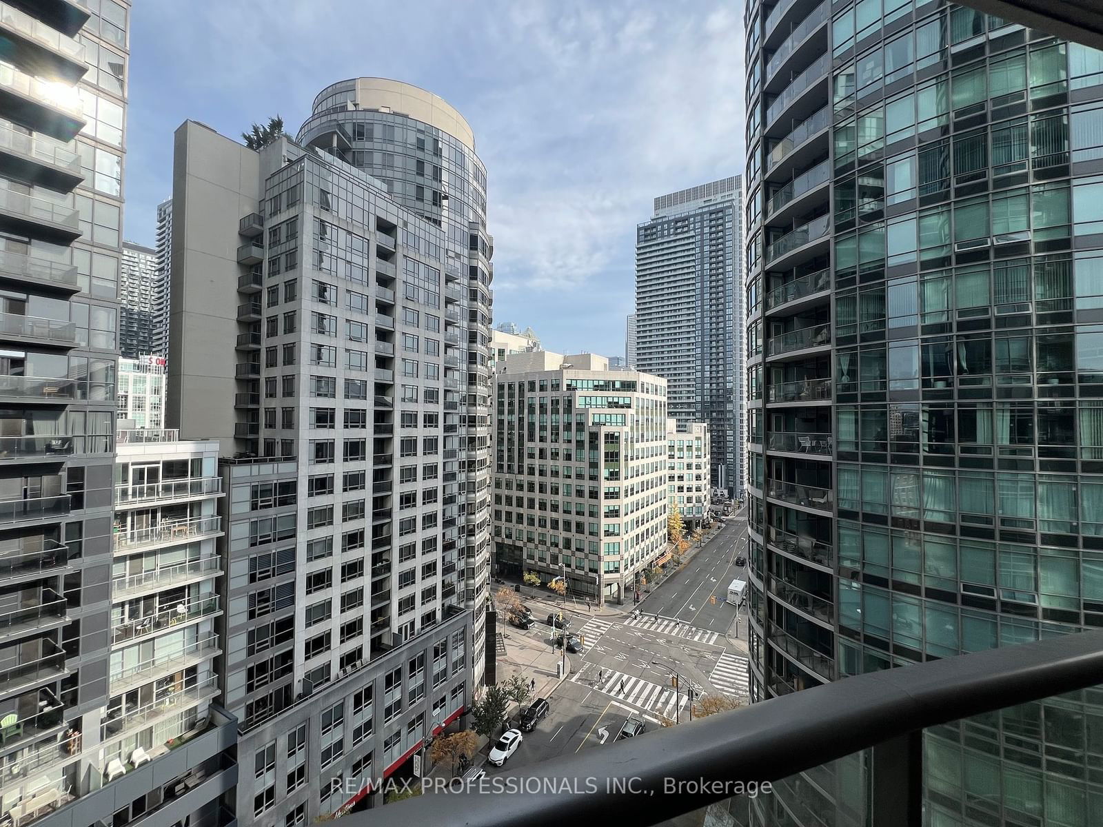 373 Front St W, unit 1610 for rent