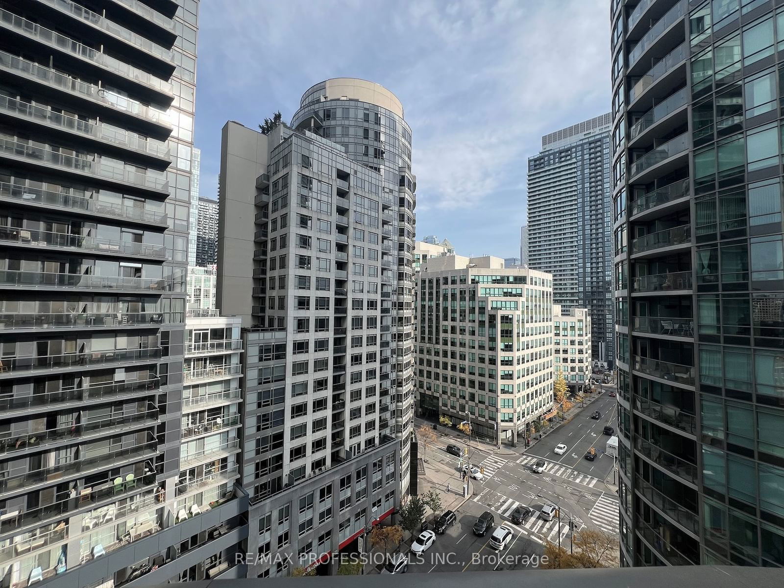 373 Front St W, unit 1610 for rent