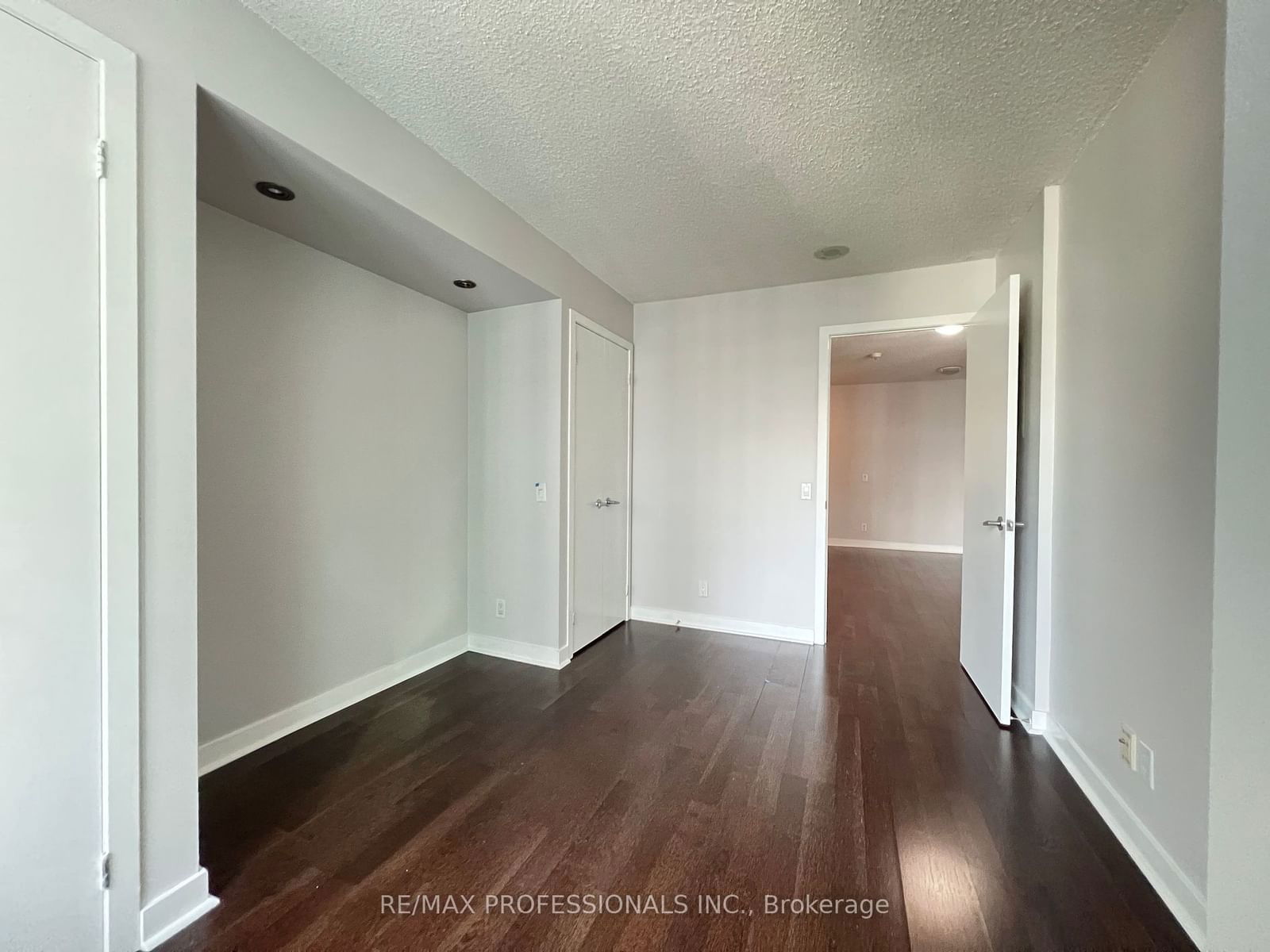 373 Front St W, unit 1610 for rent