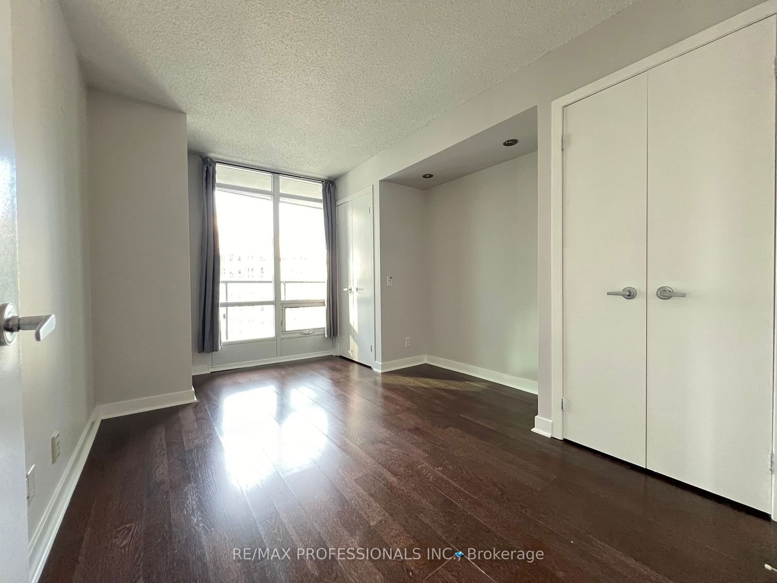 373 Front St W, unit 1610 for rent