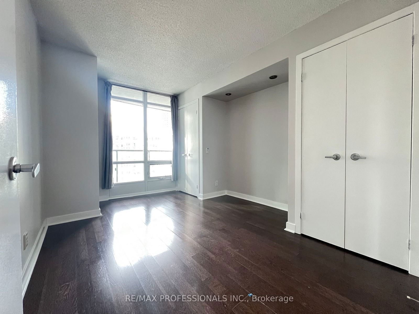 373 Front St W, unit 1610 for rent