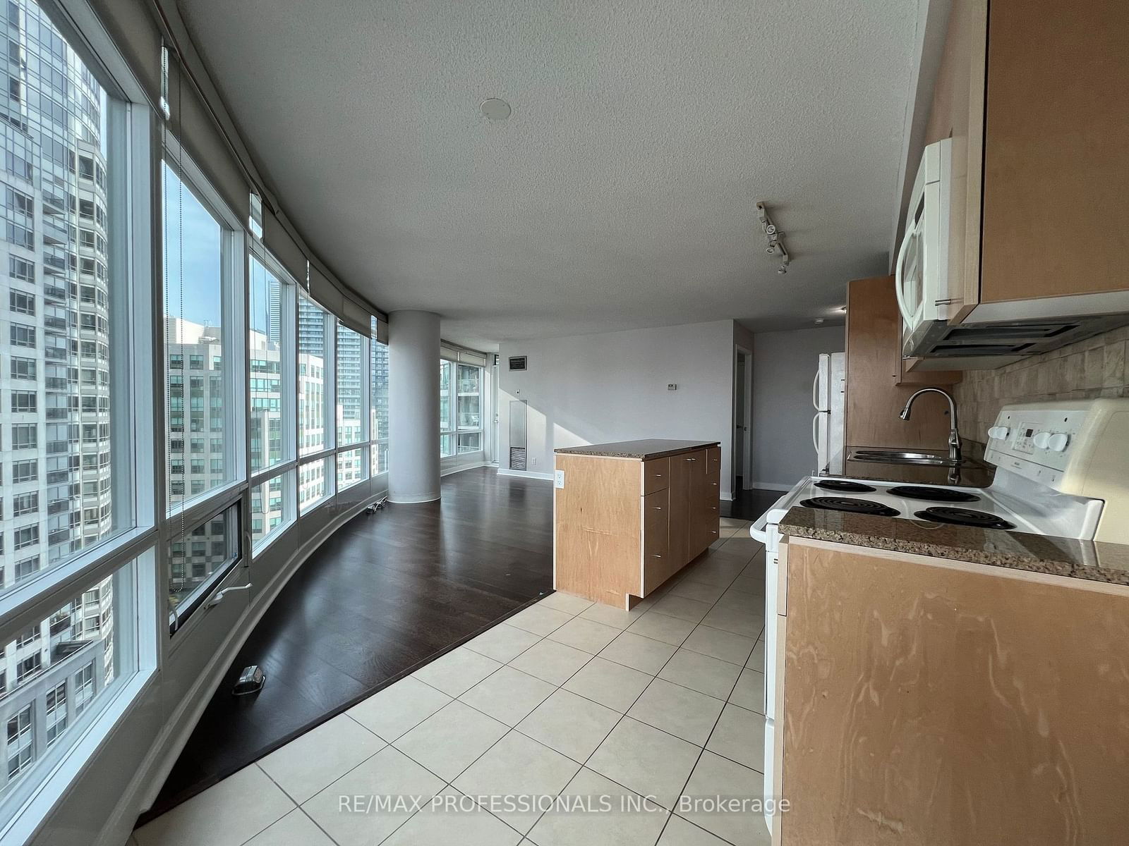 373 Front St W, unit 1610 for rent