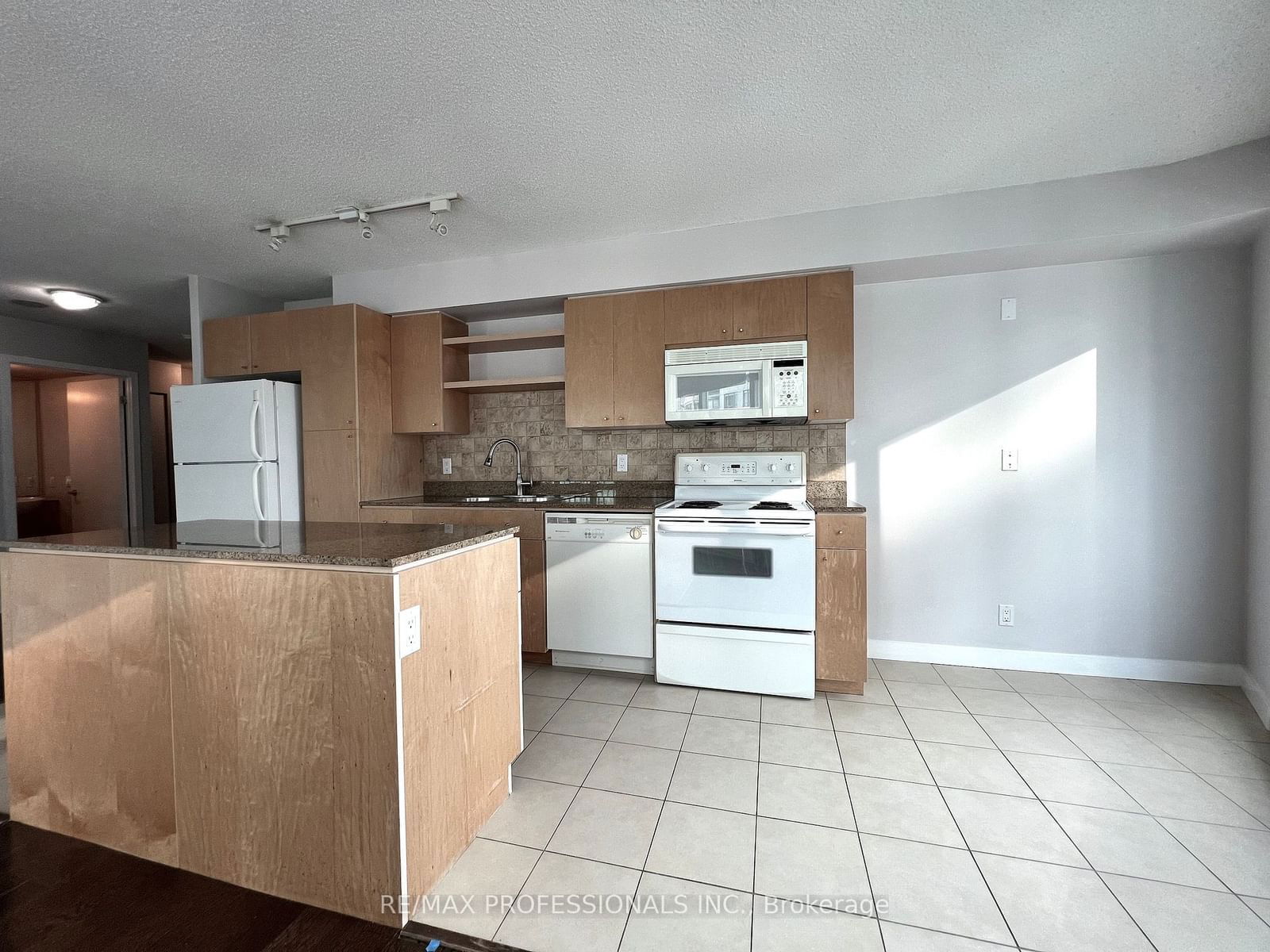 373 Front St W, unit 1610 for rent