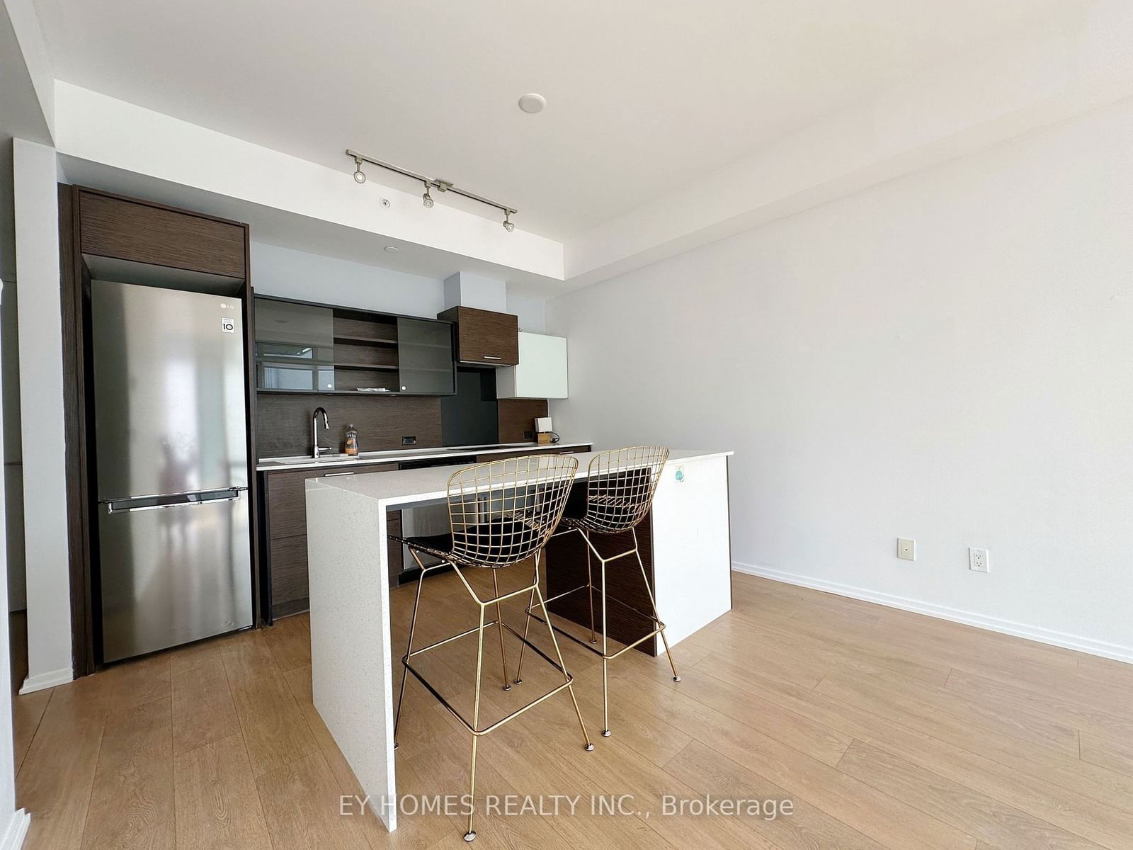 75 St Nicholas St, unit 1905 for rent