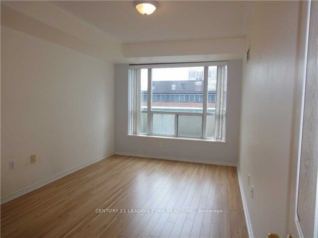 889 Bay St, unit 811 for rent