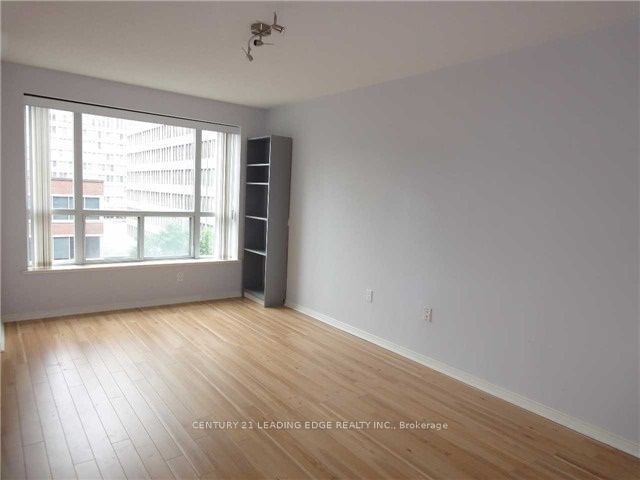 889 Bay St, unit 811 for rent