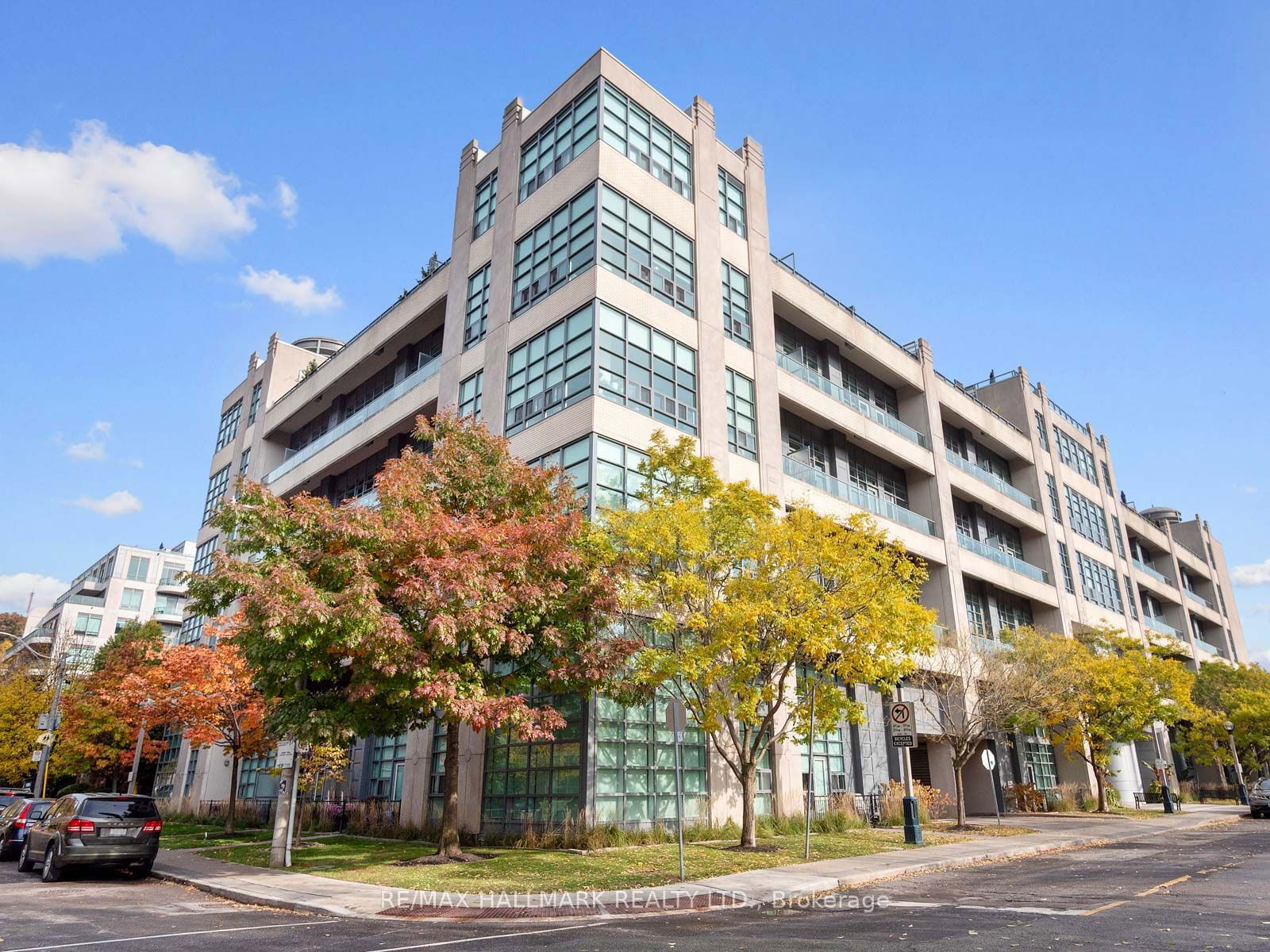 380 Macpherson Ave, unit 403 for sale