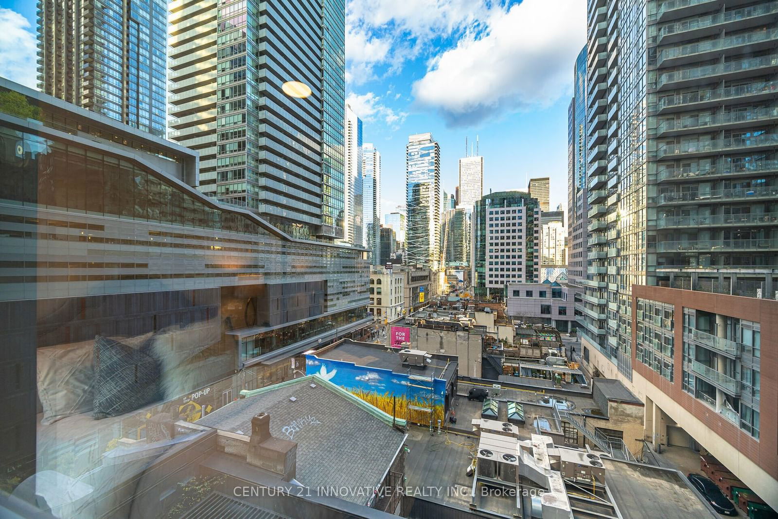 327 King St W, unit 601 for sale