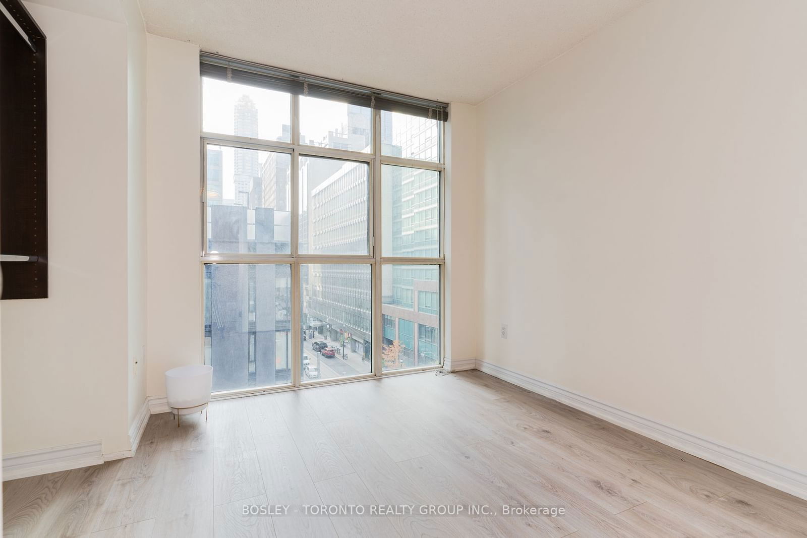 105 Victoria St, unit 606 for rent