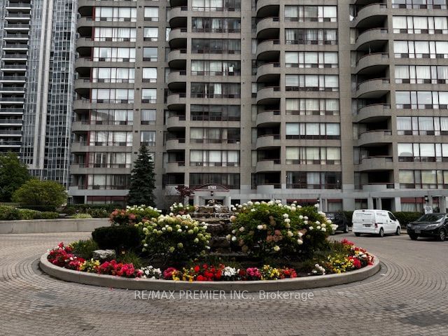 5785 Yonge St, unit 209 for sale