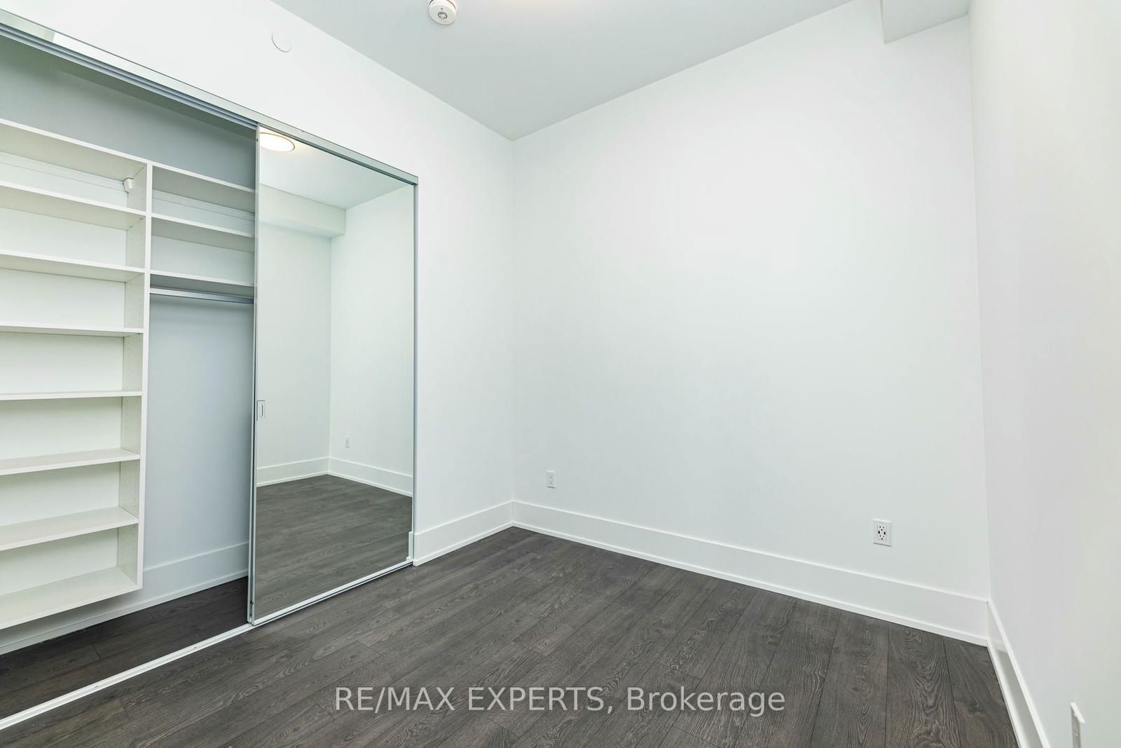 480 Front St W, unit 1903 for sale