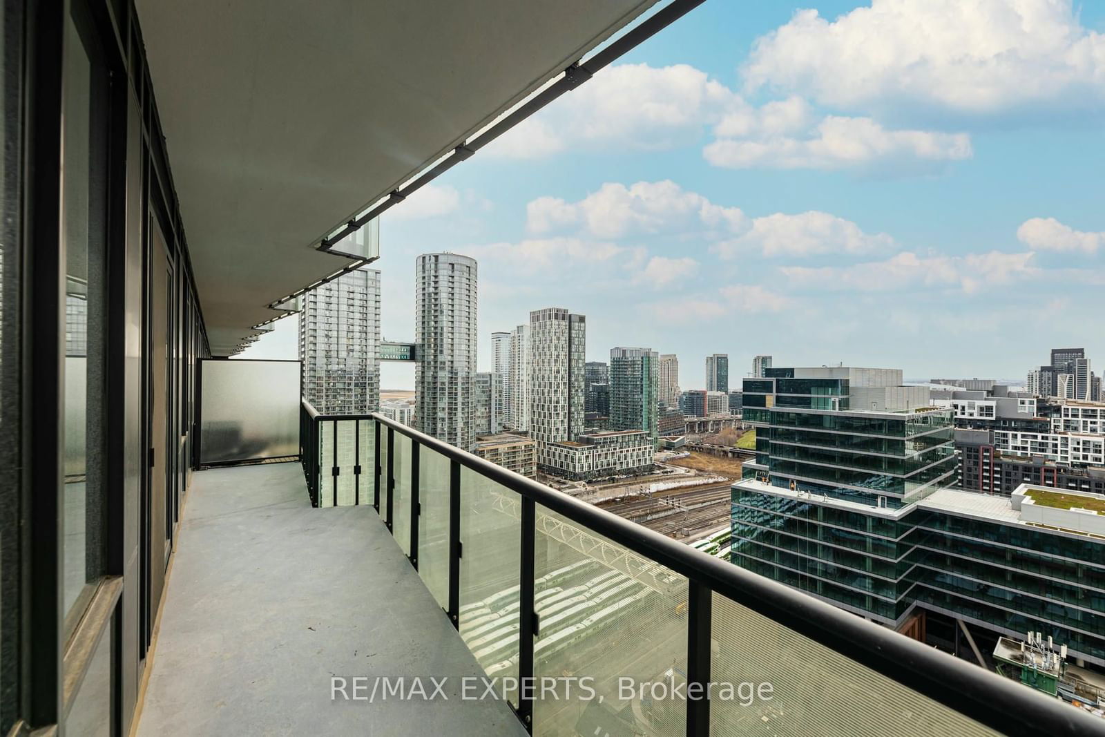 480 Front St W, unit 1903 for sale