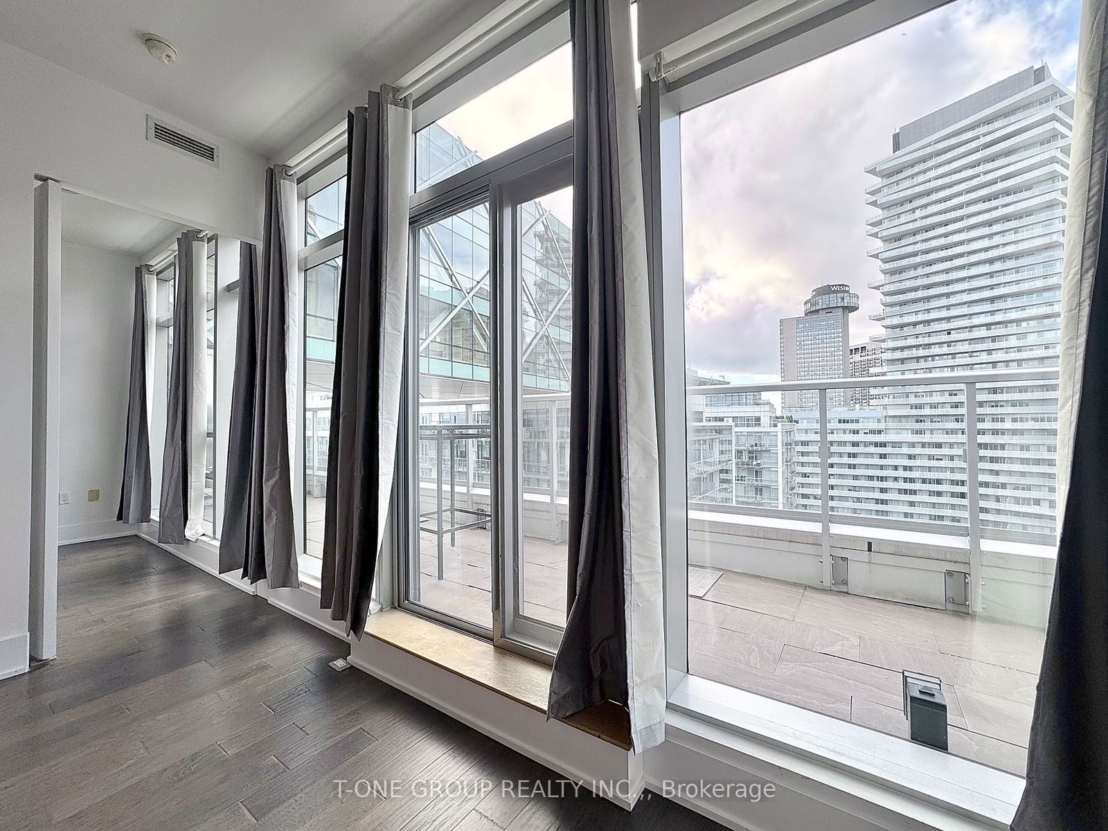 39 Queens Quay E, unit 1122 for rent