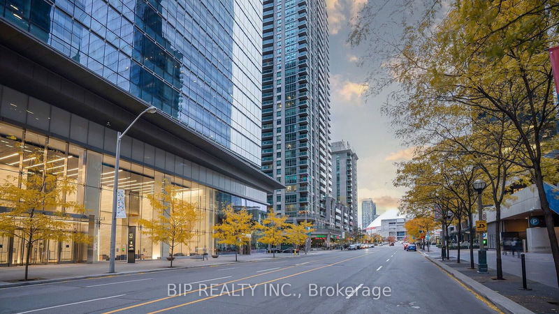 30 Grand Trunk Cres, unit 315 for sale