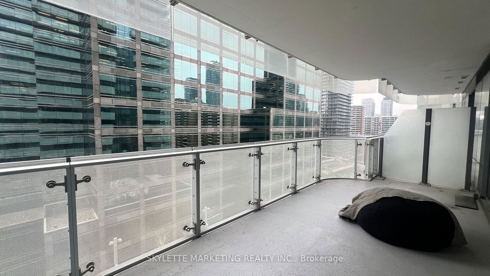 1 Bloor St E, unit 1002 for rent