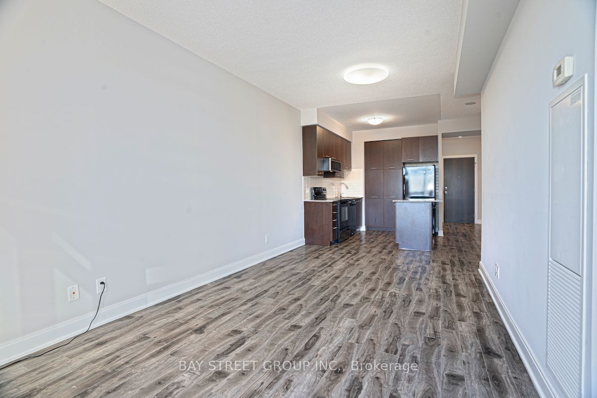 125 Village Green Sq, unit 2202 for rent