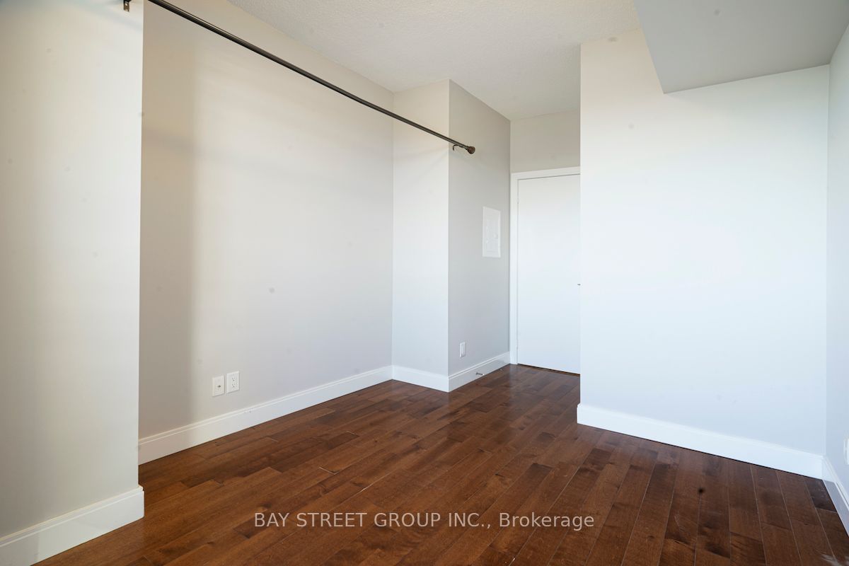 125 Village Green Sq, unit 2202 for rent