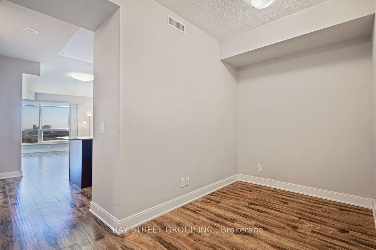 125 Village Green Sq, unit 2202 for rent